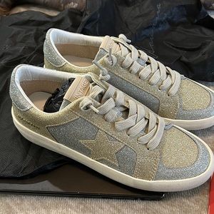 New Vintage Havana size 9 shoes in bags. Never worn. Silver and Gold